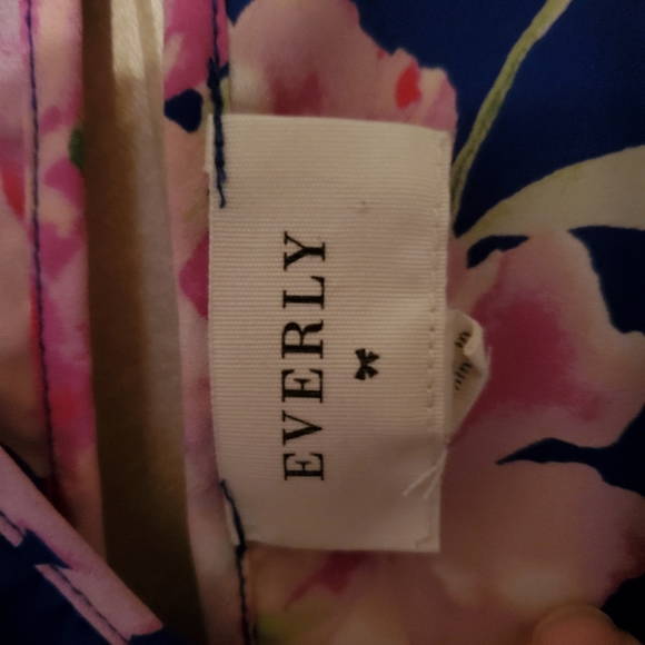 Everly size small sheer blue with floral print - Picture 4 of 4